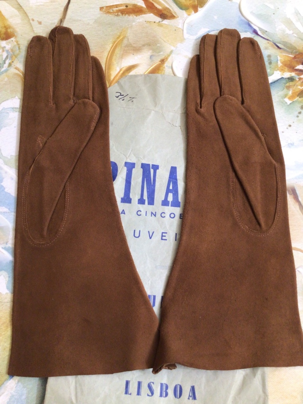 Vintage Womens Brown Suede Gloves Mid Length